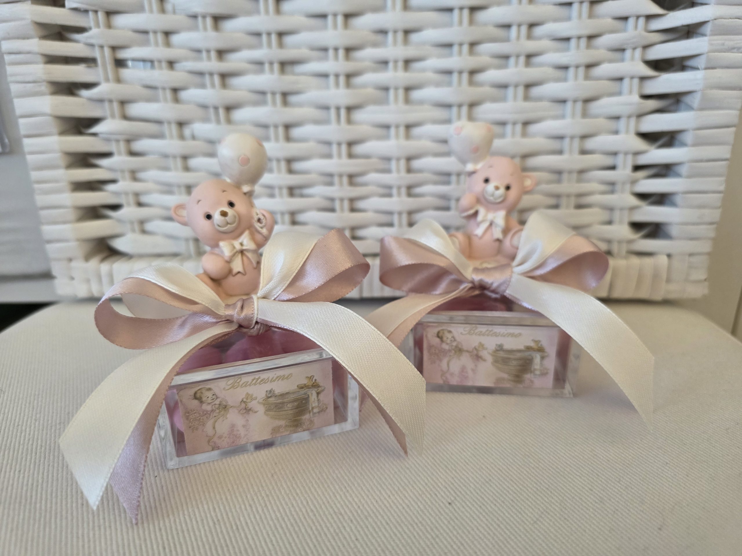 Orsetto in resina su scatola Plexi